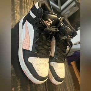 Women’s size 8 puma